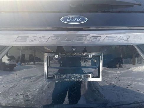 Used 2022 Ford Explorer XLT w/ Equipment Group 202A image 34