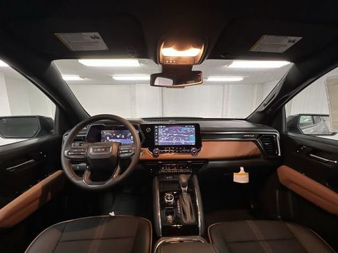 New 2025 GMC Canyon AT4 w/ Nightfall Edition image 20