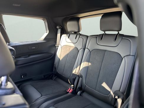 New 2025 Jeep Grand Cherokee L Altitude image 20