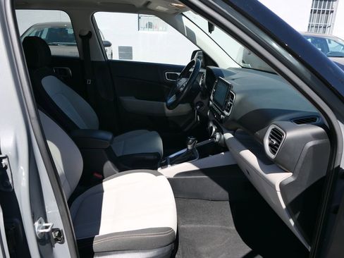 Used 2023 Hyundai Venue SEL FWD image 31