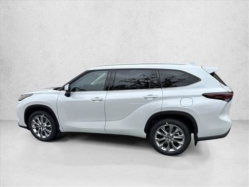 Used 2025 Toyota Highlander Limited image 8