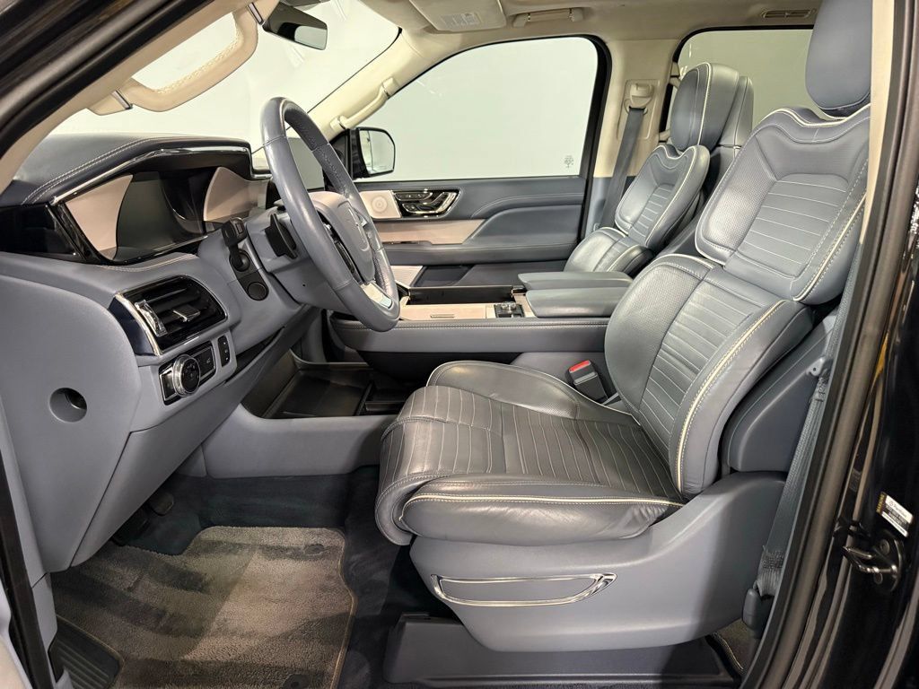 Used 2020 Lincoln Navigator Black Label w/ Cargo Convenience Package AWD/4WD image 9