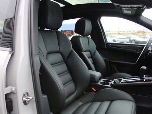 New 2026 Porsche Macan S image 25