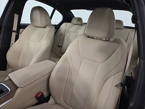 Used 2019 BMW 330i xDrive Sedan w/ Premium Package image 15
