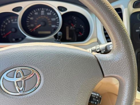 Used 2006 Toyota Highlander 4WD V6 w/ 3rd Row image 16