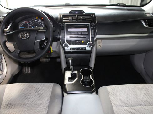 Used 2012 Toyota Camry FWD image 13