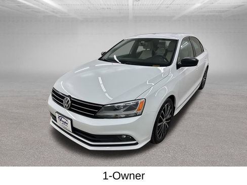 Used 2015 Volkswagen Jetta Sport FWD image 6