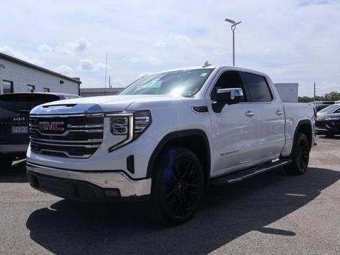 Used 2023 GMC Sierra 1500 SLT w/ SLT Premium Plus Package AWD/4WD image 4
