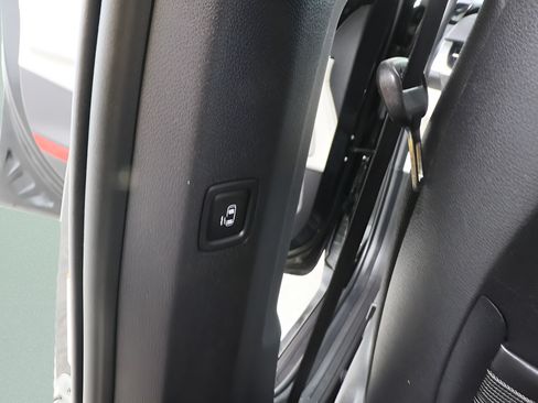Used 2024 Kia Carnival FWD image 27