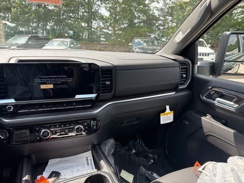 New 2026 GMC Sierra 2500 SLT w/ SLT Premium Package image 15