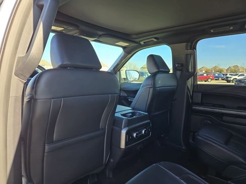 Used 2021 Ford Expedition XLT image 17