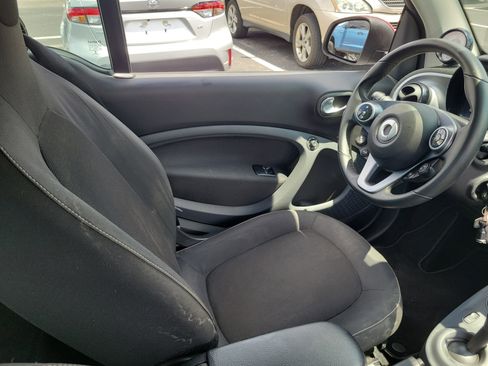 Used 2018 smart fortwo electric drive image 17