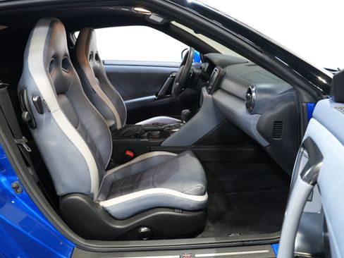 Used 2020 Nissan GT-R Premium AWD/4WD image 30