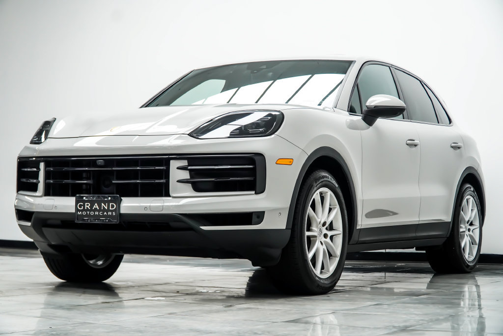 Used 2024 Porsche Cayenne w/ Premium Package Plus (PFM) AWD/4WD image 14