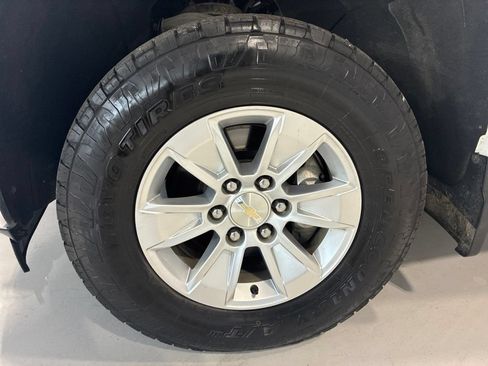 Used 2022 Chevrolet Silverado 1500 W/T w/ WT Convenience Package AWD/4WD image 11