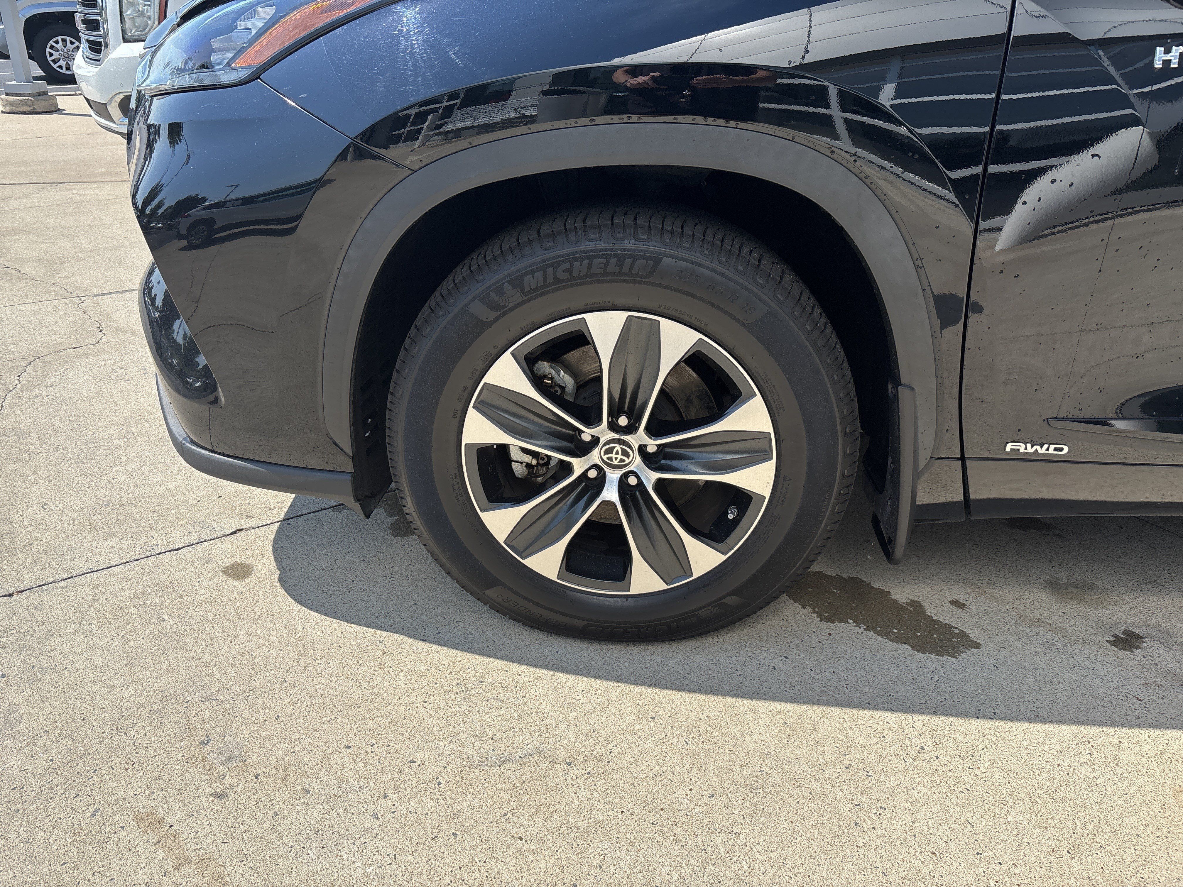 Used 2020 Toyota Highlander XLE AWD/4WD image 31