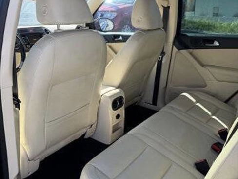Used 2011 Volkswagen Tiguan S image 22