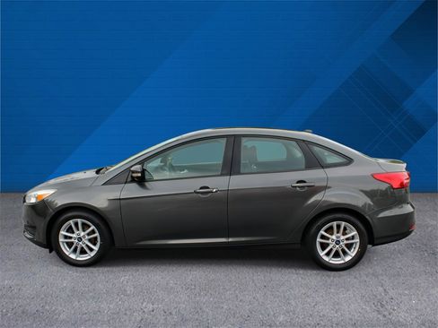 Used 2017 Ford Focus SE image 6