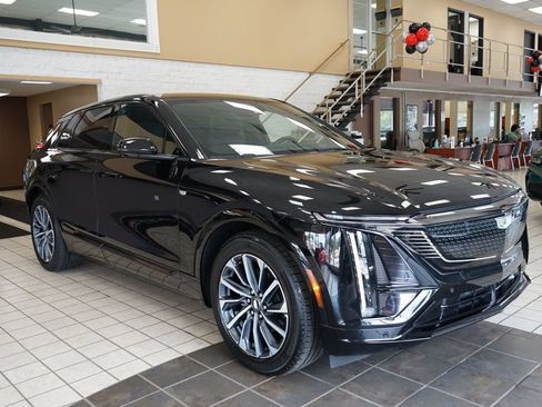 Used 2024 Cadillac Lyriq Sport w/ LPO, Floor Liner Package AWD/4WD image 19