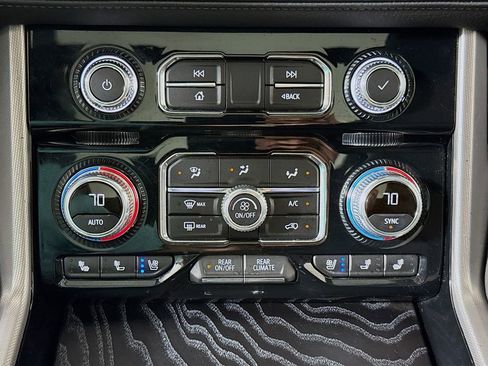 Used 2024 GMC Yukon XL Denali AWD/4WD image 16