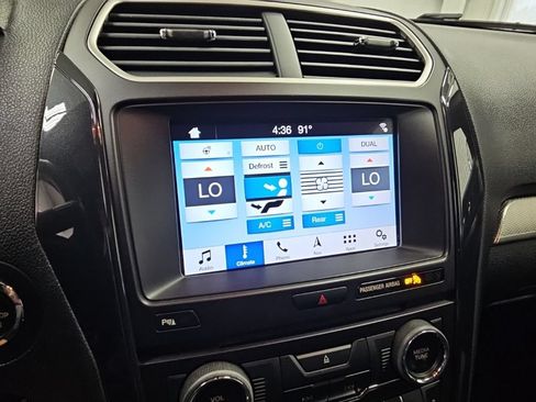 Used 2018 Ford Explorer XLT w/ Equipment Group 202A FWD image 17