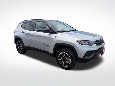 Used 2024 Jeep Compass Trailhawk AWD/4WD image 10