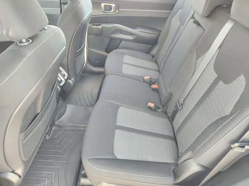 Used 2022 Kia Sorento LX FWD image 19