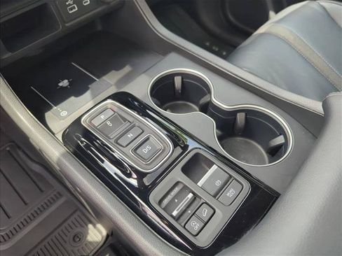 Used 2023 Honda Pilot Touring image 15
