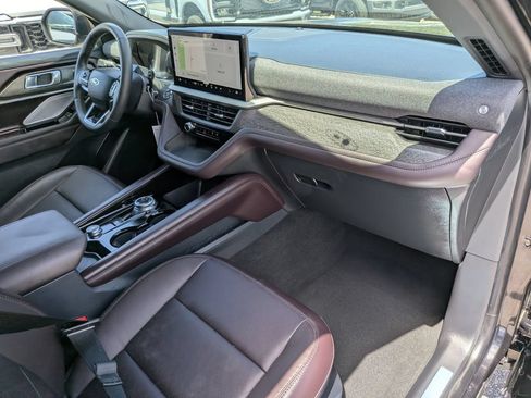 Used 2026 Ford Explorer Platinum RWD image 13