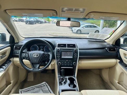 Used 2017 Toyota Camry LE FWD image 9