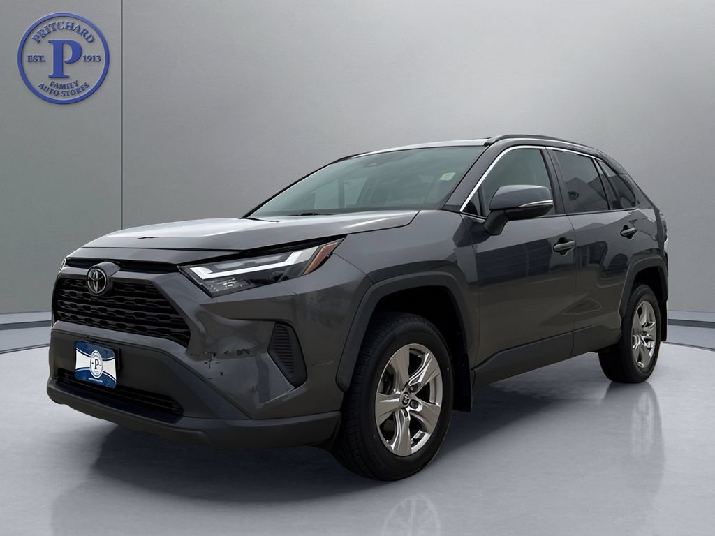 Used 2022 Toyota RAV4 XLE FWD image 3