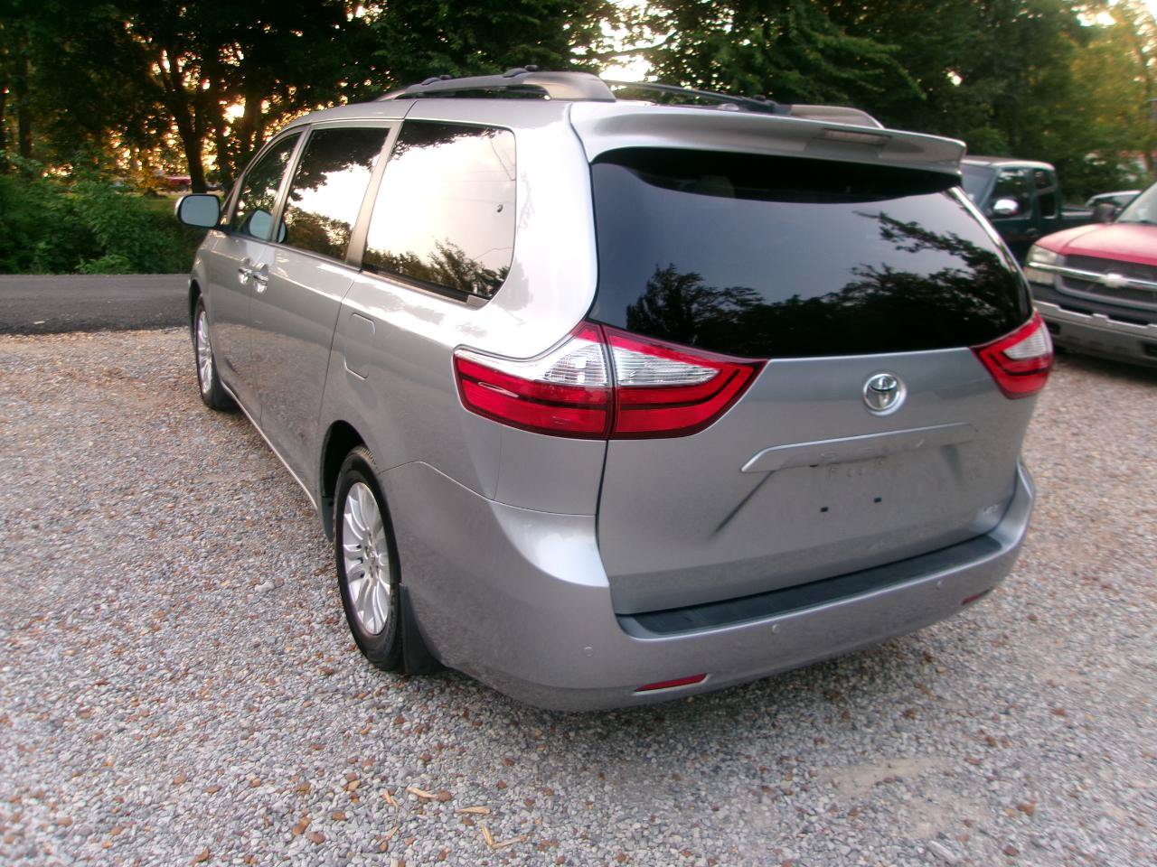 Used 2016 Toyota Sienna XLE Premium FWD image 13