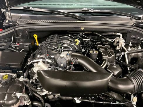 Used 2025 Dodge Durango GT AWD/4WD image 40
