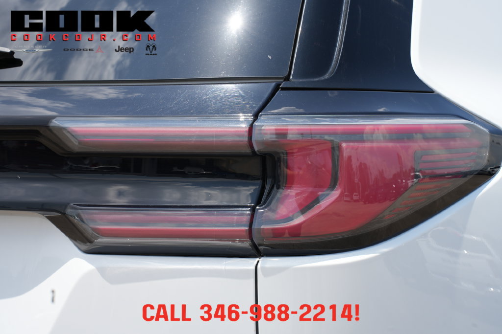 Used 2026 GMC Acadia Elevation w/ Elevation Premium Package FWD image 23