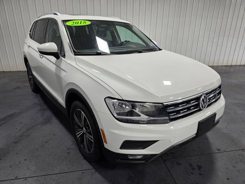 Used 2018 Volkswagen Tiguan SEL w/ 3rd Row Seat Package AWD/4WD image 2