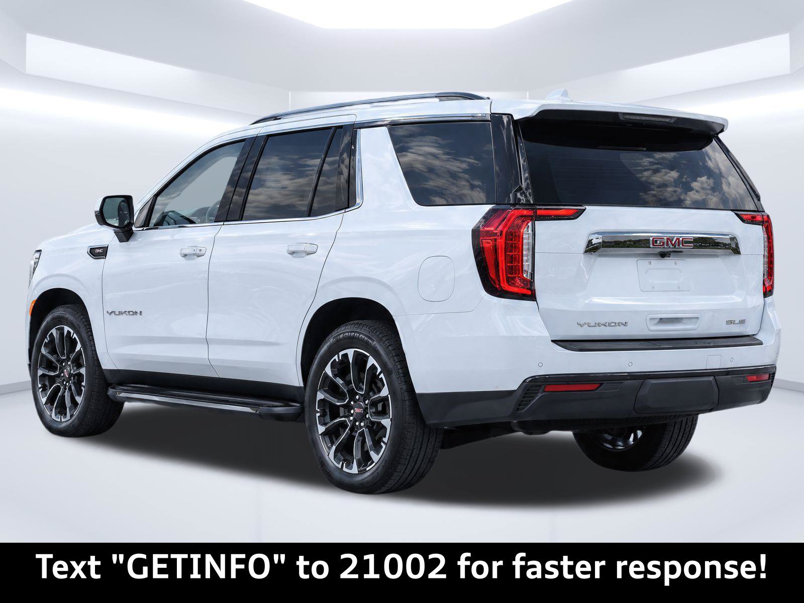 Used 2022 GMC Yukon SLE w/ Gmc Pro Safety Plus Package AWD/4WD image 3