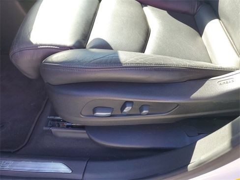 Used 2017 Cadillac XT5 Luxury image 21