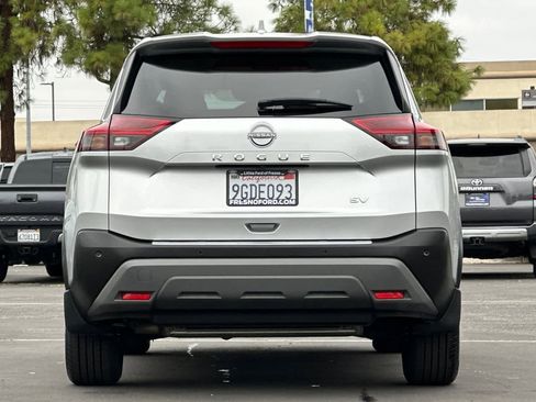 Used 2023 Nissan Rogue SV image 8
