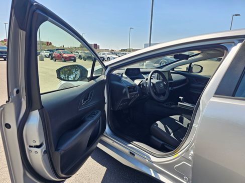 Used 2026 Toyota Prius Plug-In Hybrid FWD image 18