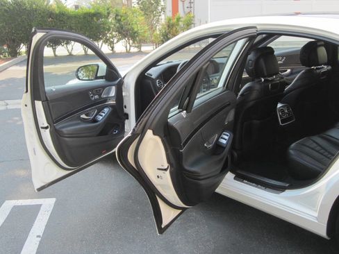 Used 2018 Mercedes-Benz S 560 Sedan image 25