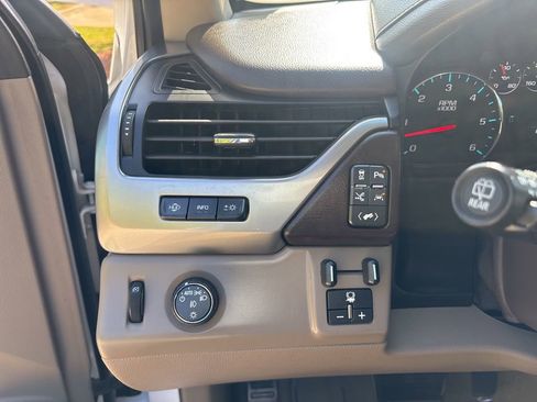 Used 2018 Chevrolet Suburban Premier image 33