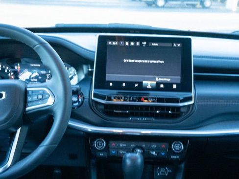 Used 2023 Jeep Compass Limited image 29