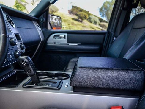 Used 2016 Ford Expedition XLT w/ Equipment Group 202A image 24