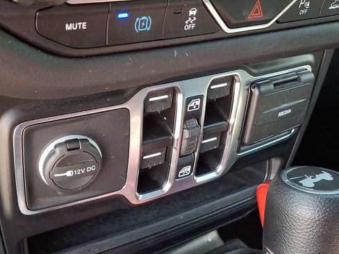 Used 2024 Jeep Wrangler Unlimited Sahara w/ Safety Group AWD/4WD image 25