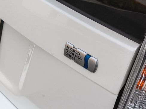 Used 2015 Toyota Prius Four image 12