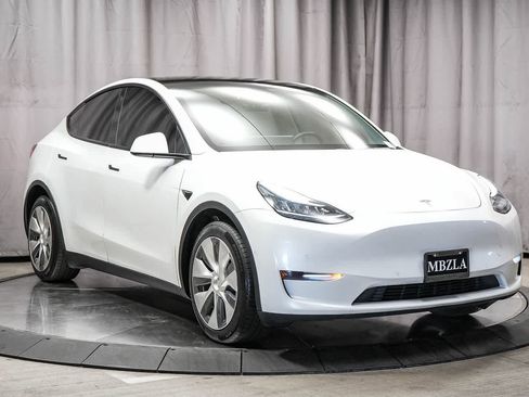 Used 2020 Tesla Model Y Long Range AWD/4WD image 2