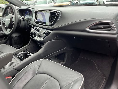 Used 2026 Chrysler Pacifica Limited w/ Uconnect Theater Family Group AWD/4WD image 36