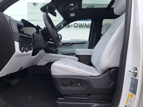 Used 2025 Chevrolet Tahoe Premier w/ Sun And Tow Package image 13