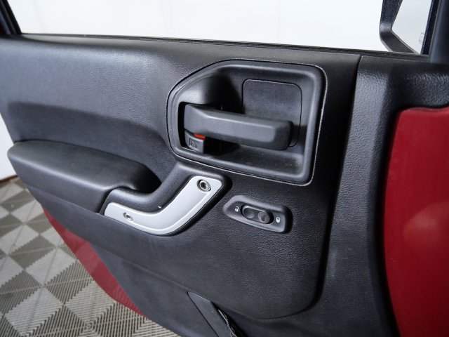 Used 2011 Jeep Wrangler Unlimited Sahara AWD/4WD image 24