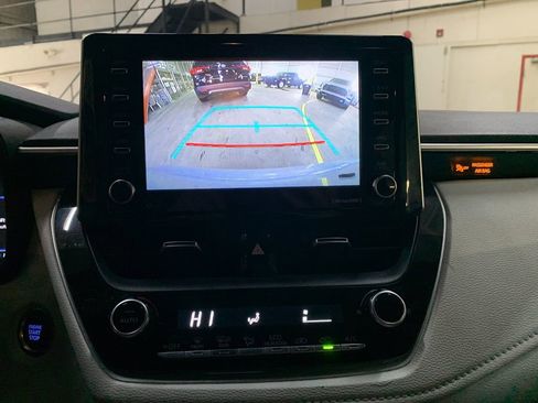 Used 2021 Toyota Corolla SE w/ Carpet Mat Package (TMS) image 22